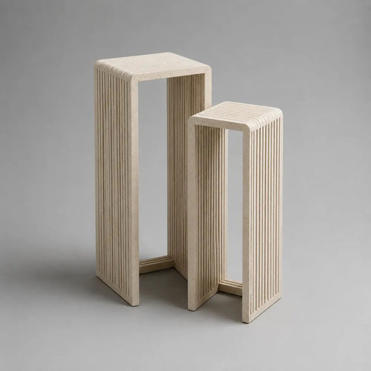 Set di 2 tavolini da salotto a incastro in calcestruzzo scanalato avorio, 35 × 30 × 70 cm e 30 × 25 × 55 cm