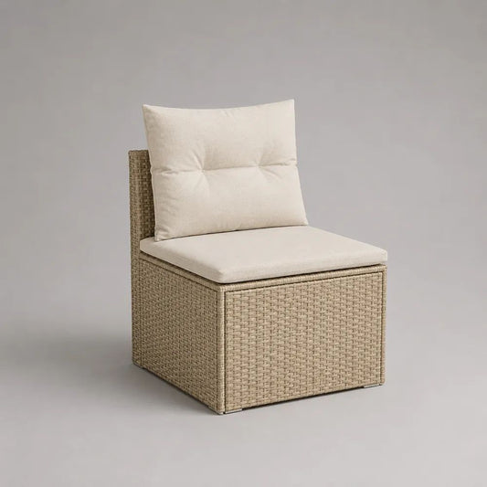 Poltrona da esterno senza braccioli in rattan PE e acciaio con cuscini crema, 63 x 67 x 83 cm